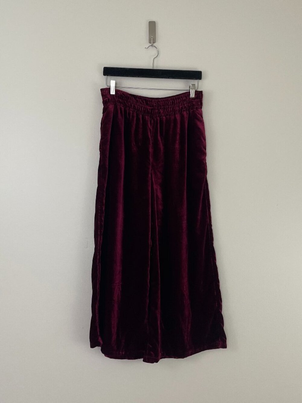 Anthropologie Somerset Velvet Wide Leg Pull On Pants in Plum Size Medium